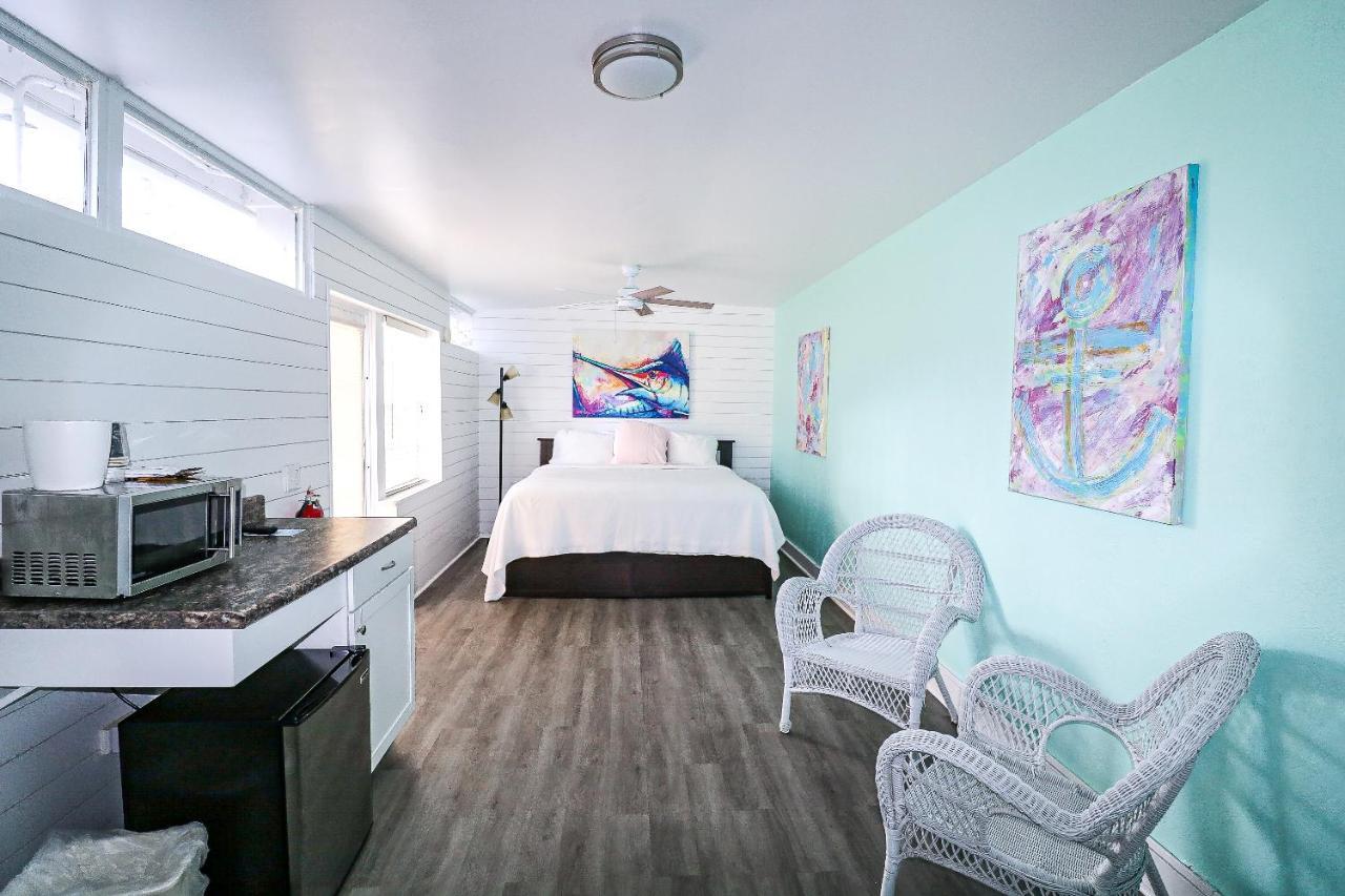 Drop Anchor Resort & Marina 아일라모라다 외부 사진