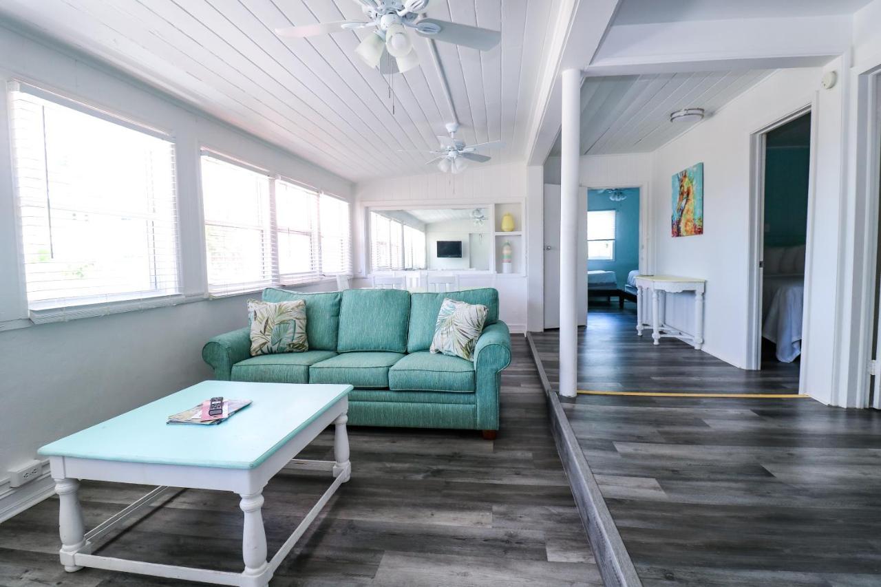 Drop Anchor Resort & Marina 아일라모라다 외부 사진